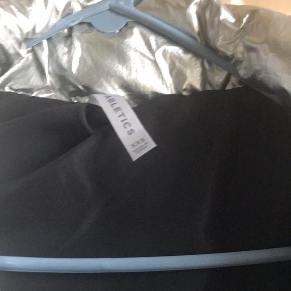 Nearly NEW SILVER PUFFER JACKET ZIP UP - Picture 12 of 16